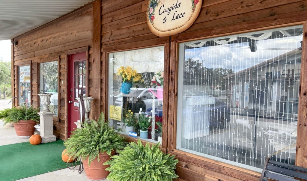 Cowgirls and Lace Storefront.
